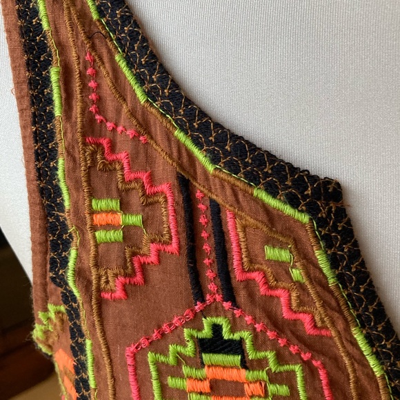 Akemi +Kin embroidered top with angular hemline. - Picture 5 of 6